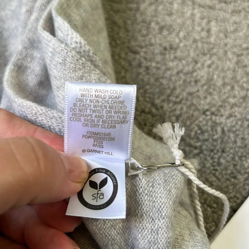 Garnet Hill cashmere wrap - Picture 4 of 6